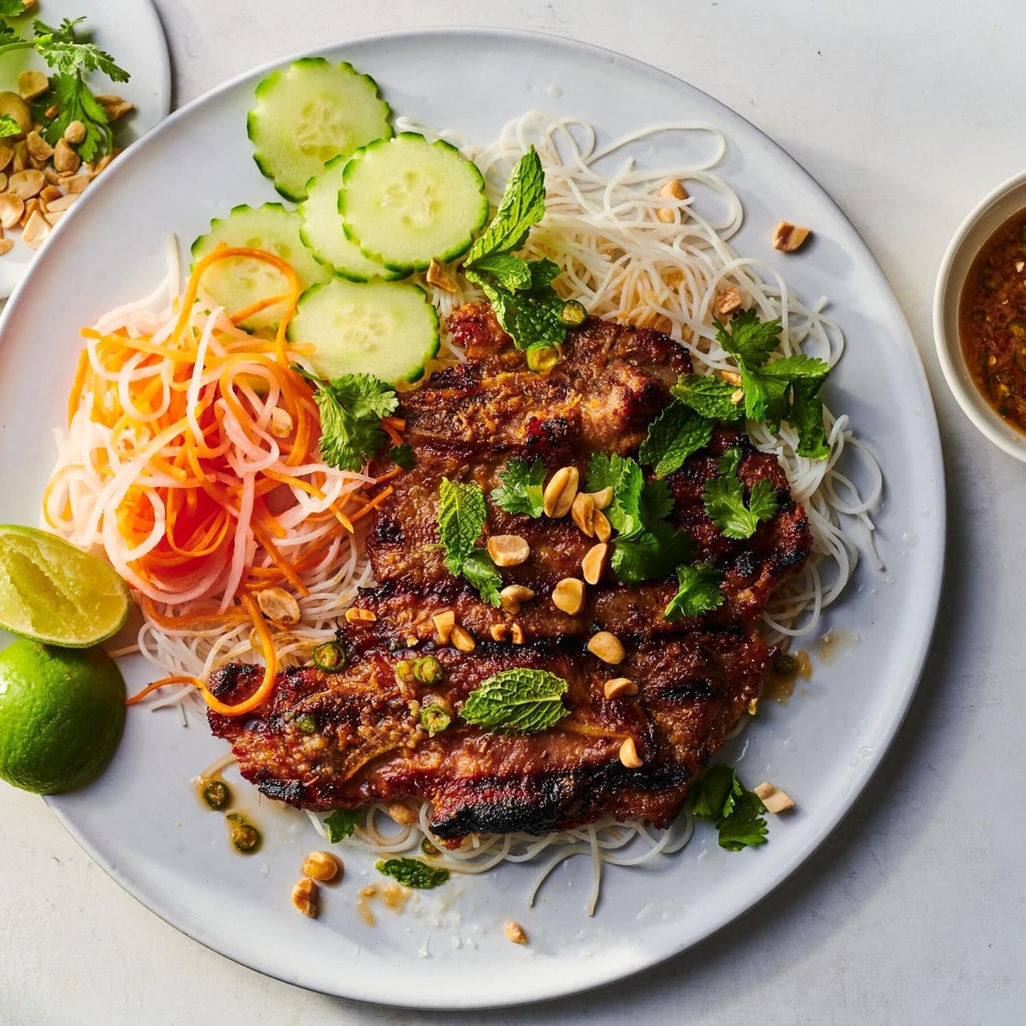 Lemongrass - Cymbopogon citratus. Live Plant. Fragrant, Fresh, Edible. Easy Grow. Indoor/Outdoor. (4 Lemongrass in Cup)