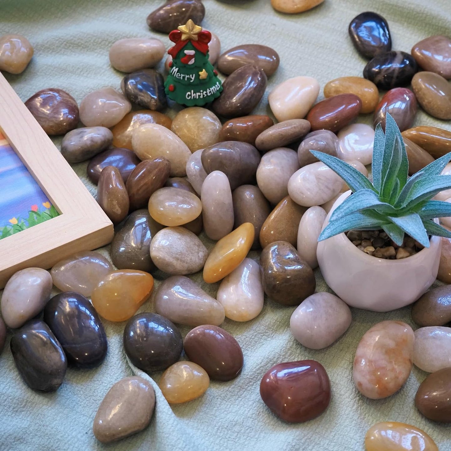 40lbs River Rocks, 1-2Inch Decorative Ornamental Natural Pebbles for Garden Couryard Landscaping Stones, Gravel Filler for Fish Tank,Vases,Home Decor,Aquariums,Animal Habitat, Mixed Color