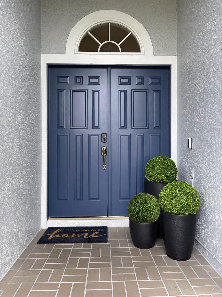 Floridis Plastic Plant Pot, Black, Set of 3 (11+17+25 inch) with Drainage Hole and Saucer. Outdoor and Indoor Set of Black planters for patios, Front Porch.