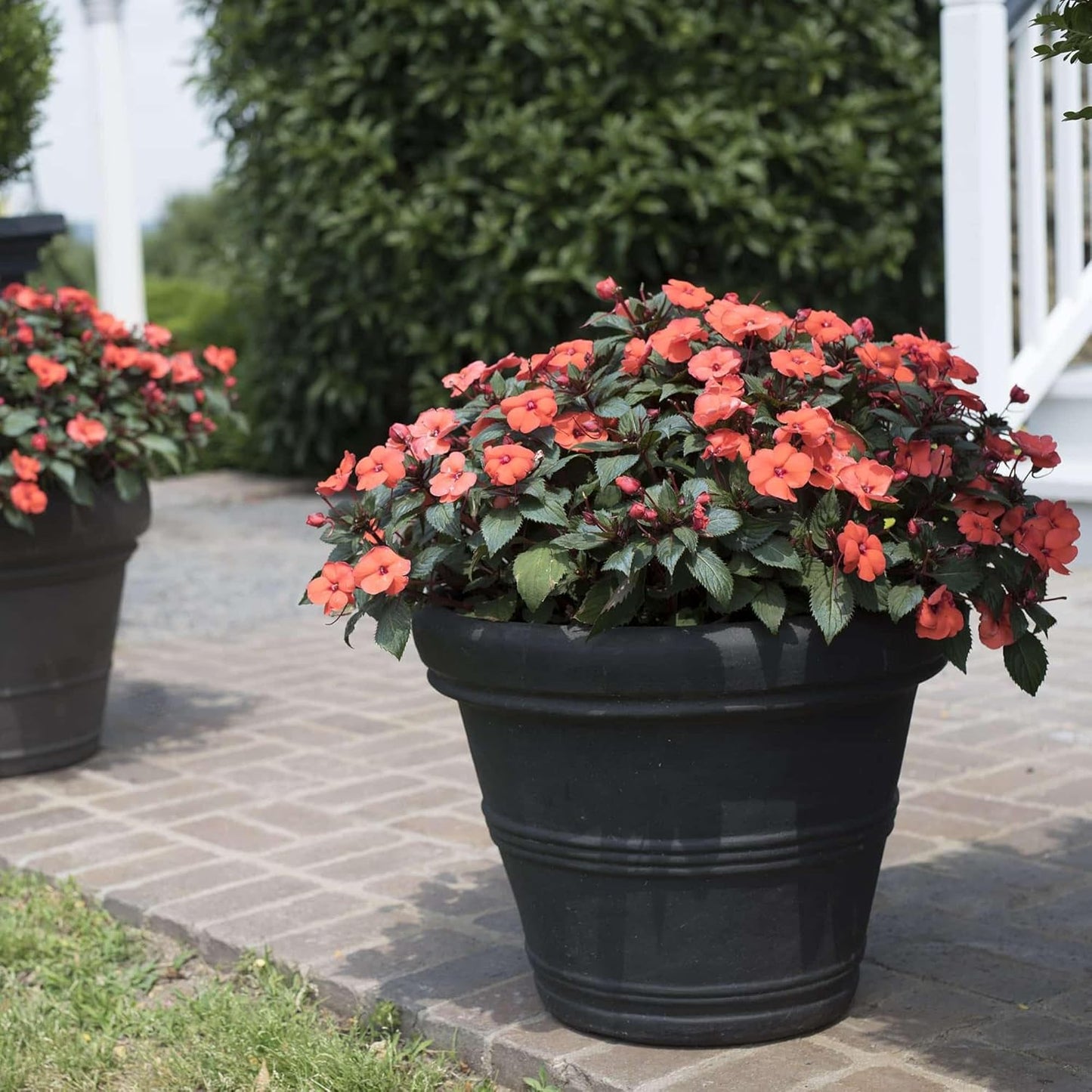 Crescent Garden Brunello Classic Rolled Rim Planter Pot, Indoor/Outdoor Weather-Safe Round Plant Pot, 20'' (Caviar Black)