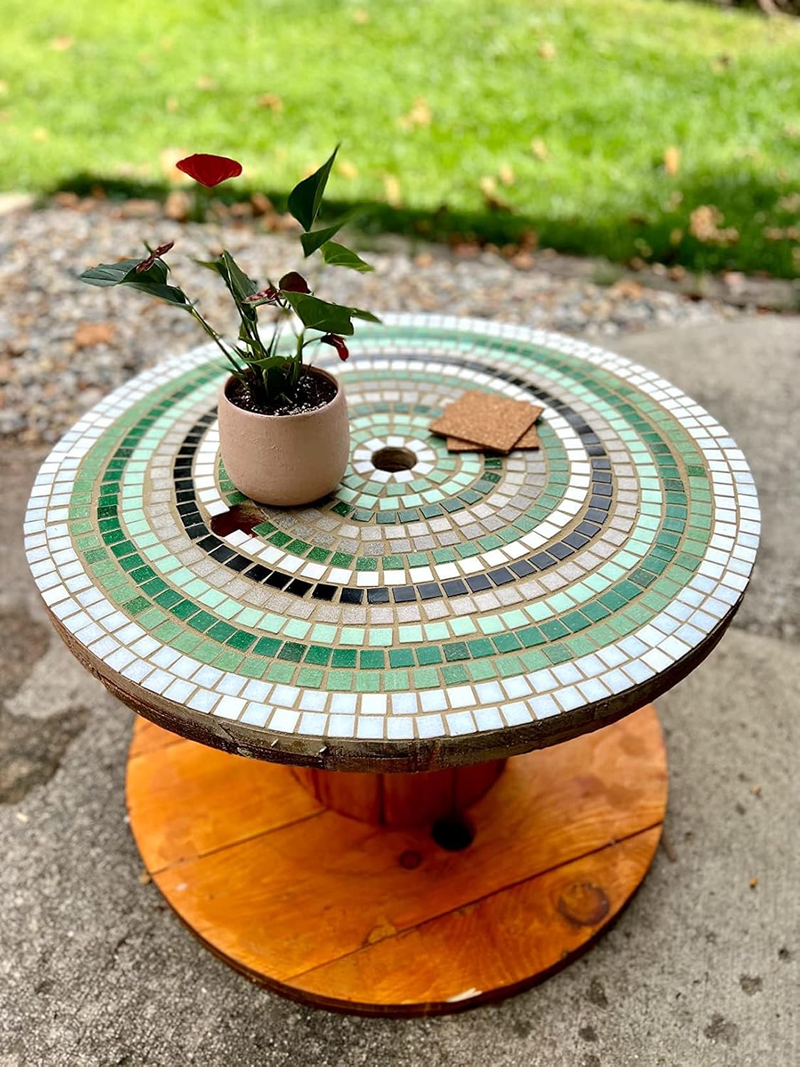 3/4 inch Quartz Glass Mosaic Tiles for Crafts, 1.1 LB, Square Mosaic Pieces for DIY Picture, Home Mosaic Decoration (Black)