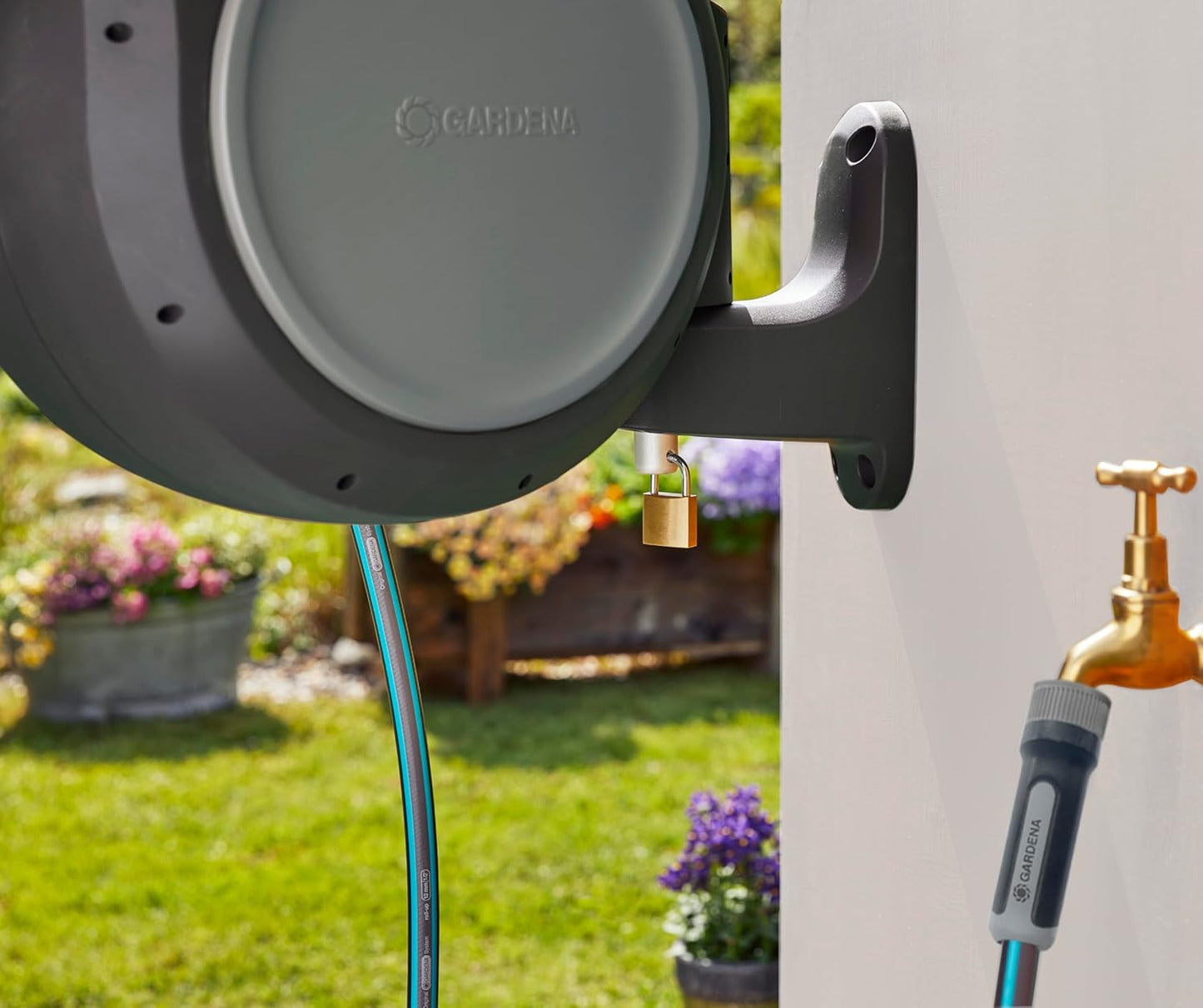 GARDENA 20505, 100' Retractable Garden Hose Reel with US Hose Threads - 100' x 1/2" hose, Automatic Retraction & Length Lock for Easy Watering. Heavy Duty Swivel Bracket 180°, Includes Nozzle.