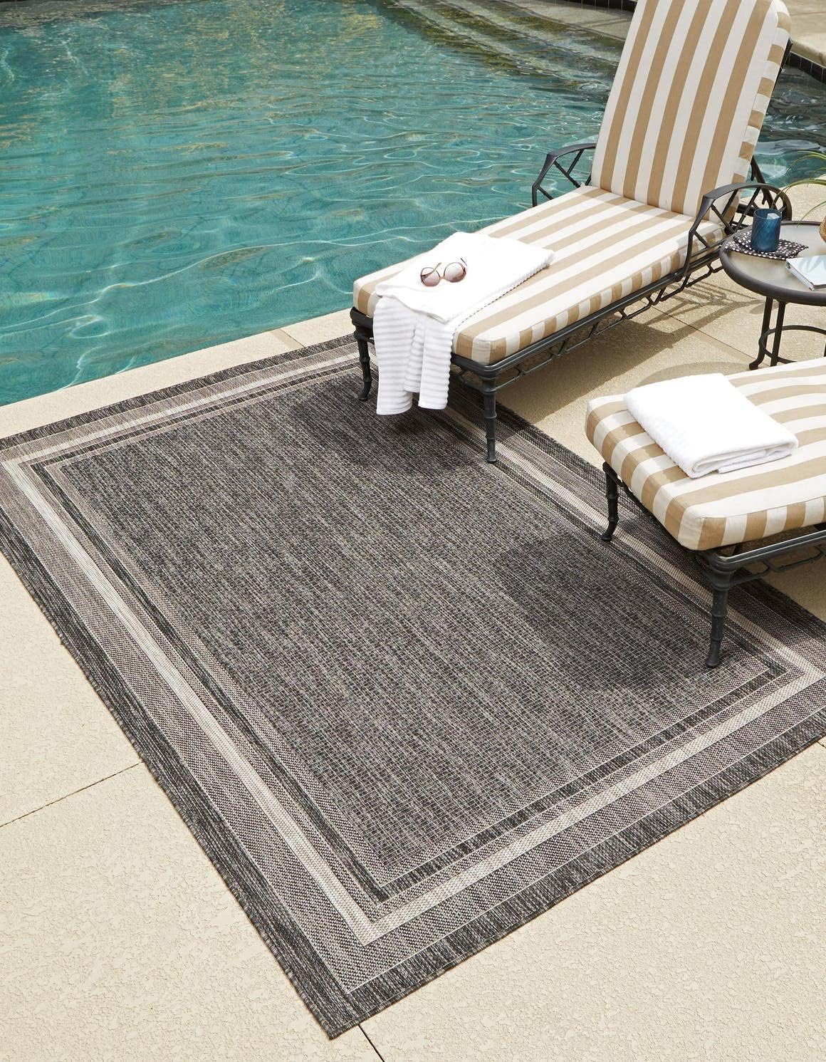 Unique Loom Outdoor Border Collection Area Rug - Soft Border (10' x 13' Rectangle, Black/ Ivory)