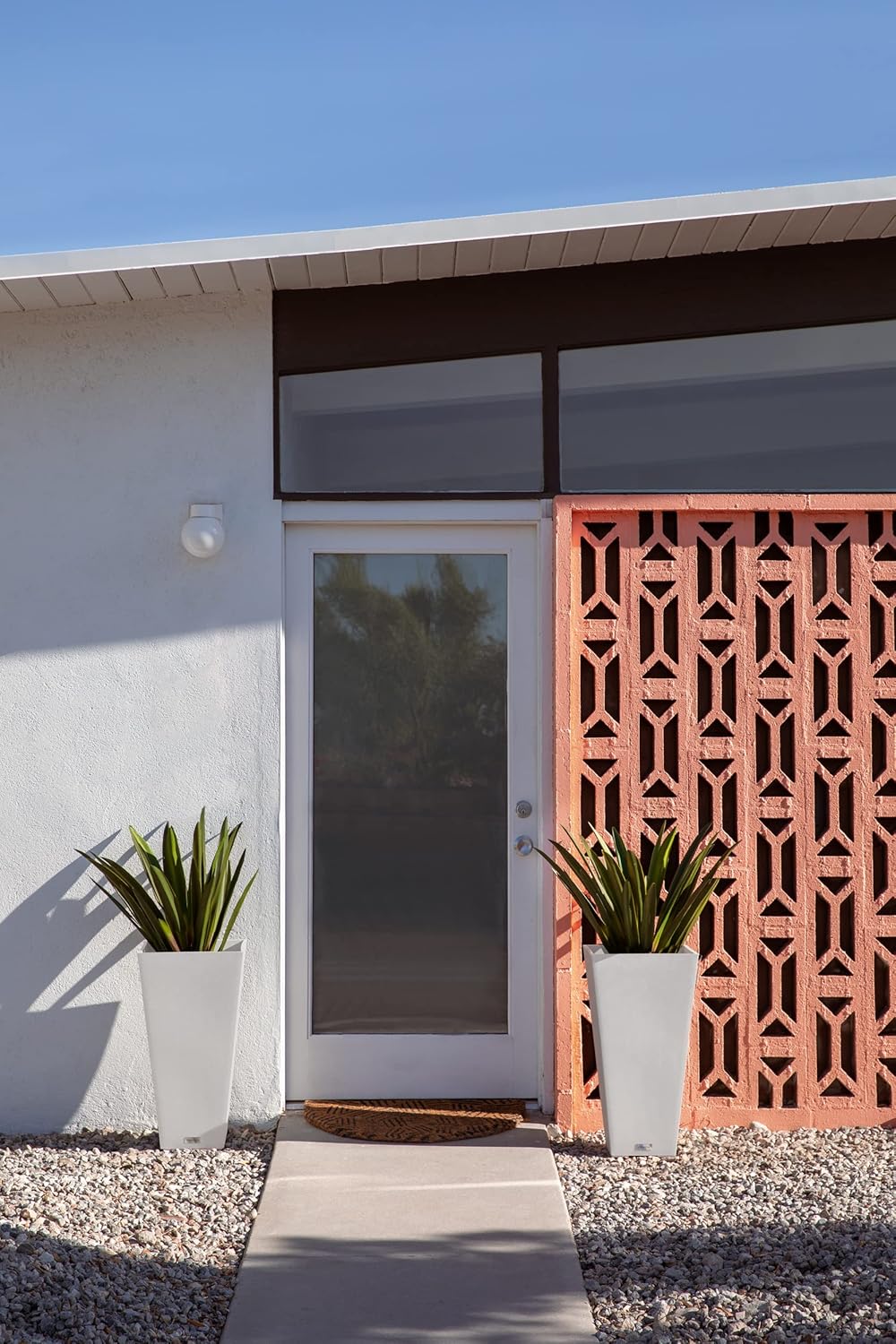 Veradek V-Resin Indoor/Outdoor Taper Planter, Set of 2 (30 inch, White)