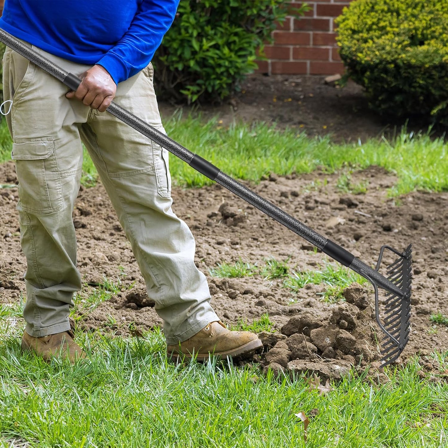 49'' Bow Rake ，17 Tines Metal Head Rakes with Stainless Steel Handle，Heavy Duty Garden Rake for Loosening Soil Gathering Leaf Leveling Lawn Farming Land Management Yarn Thatch Rake