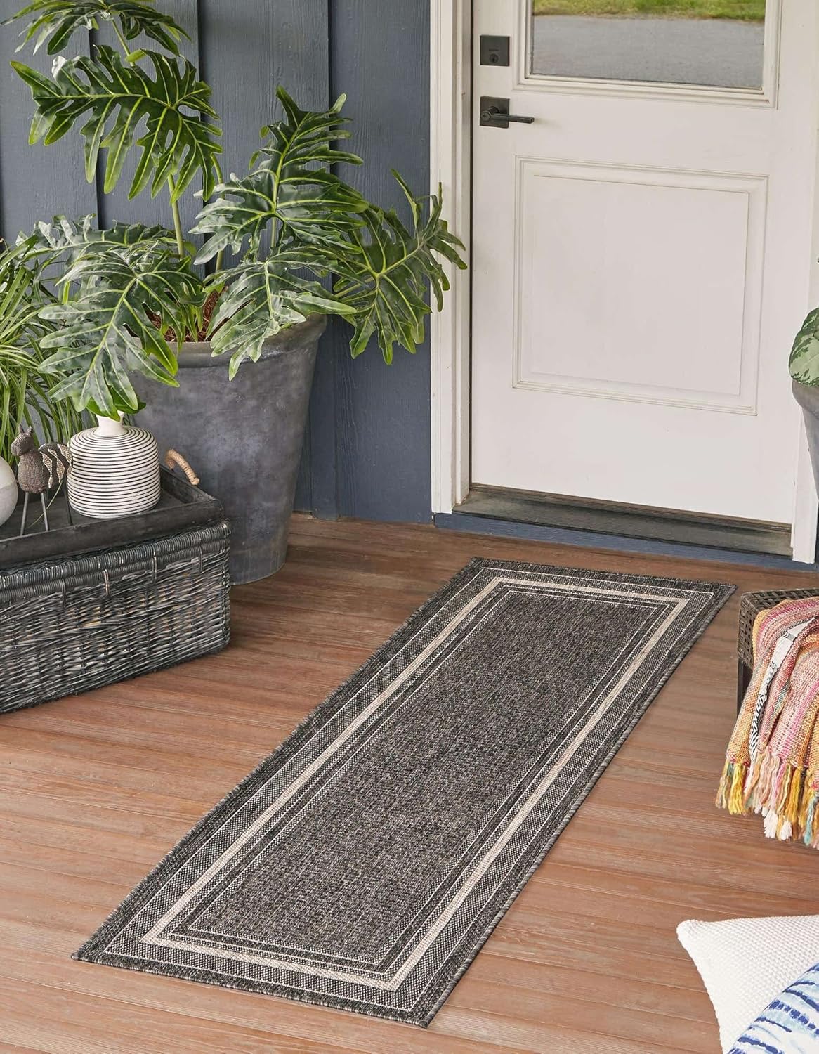 Unique Loom Outdoor Border Collection Area Rug - Soft Border (2' 7" x 10' Runner, Black/ Ivory)