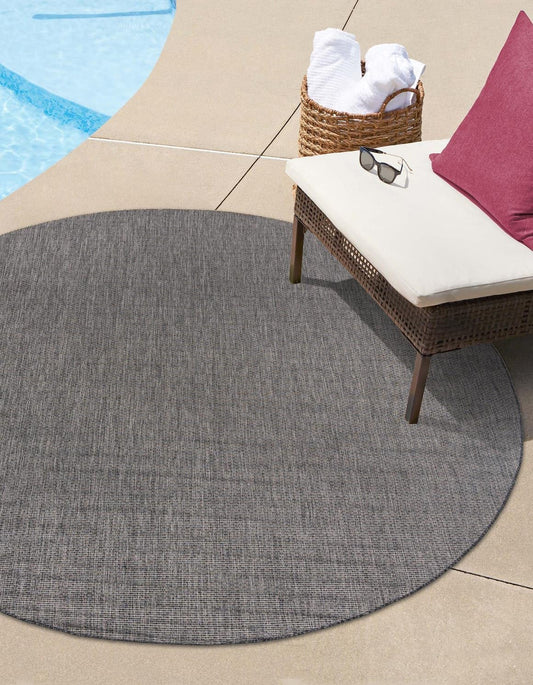 Unique Loom Outdoor Solid Collection Area Rug (6' 1" Round Black/Ivory)