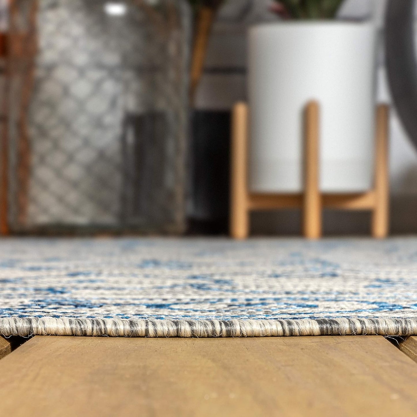 JONATHAN Y SMB106C-4R Charleston Vintage Filigree Textured Weave Gray/Navy 4' Round Indoor/Outdoor Area Rug, Pet Friendly, Non-Shedding, Stain Resistant, Easy-Cleaning for Backyard, Patio, Porch