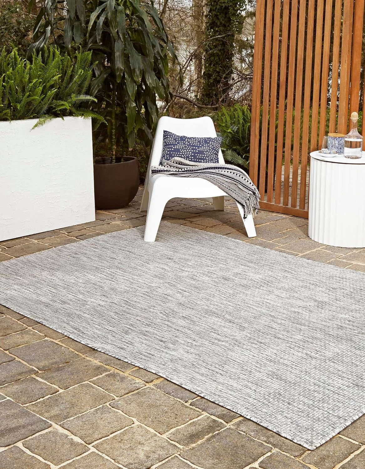 Unique Loom Outdoor Solid Collection Area Rug (7' 10" x 10' Rectangle Light Gray/Ivory)