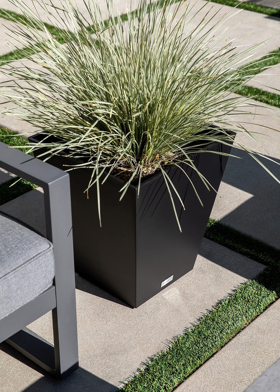 Veradek Pure Series Nobleton Plastic Planter - Large Pots for Indoor or Outdoor Porch/Patio | Durable All-Weather Use with Drainage Holes | Modern Planter Décor for Flowers, Shrubs, Trees