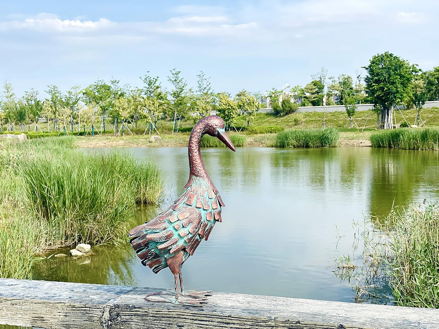 Garden Outdoor Statue Metal Duck Art Sculpture for Lawn, Farm and Patio - 25 Inches