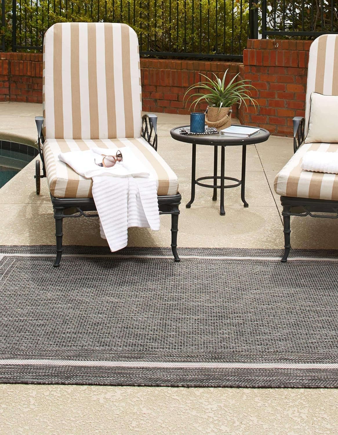 Unique Loom Outdoor Border Collection Area Rug - Soft Border (10' x 13' Rectangle, Black/ Ivory)