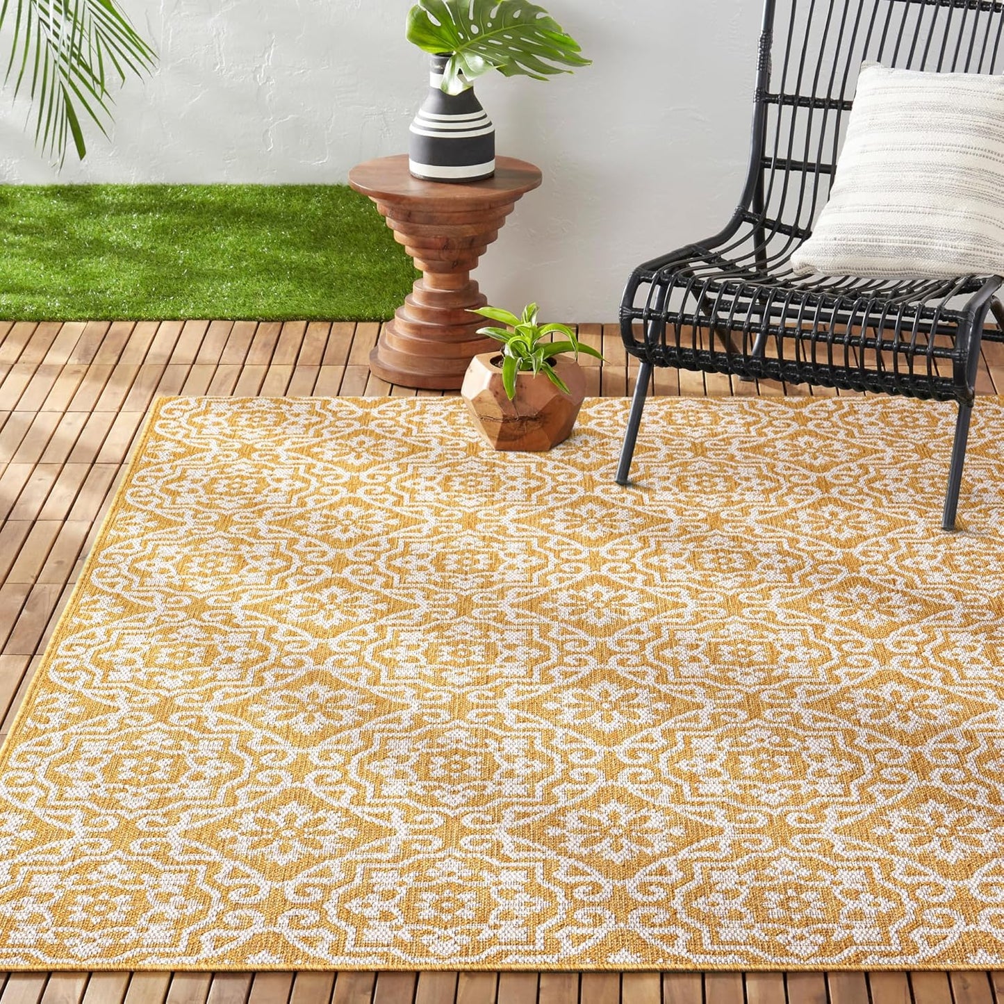 Nicole Miller New York Patio Country Julia Transitional Geometric Indoor/Outdoor Area Rug, Yellow/White, 5'2"x7'2"